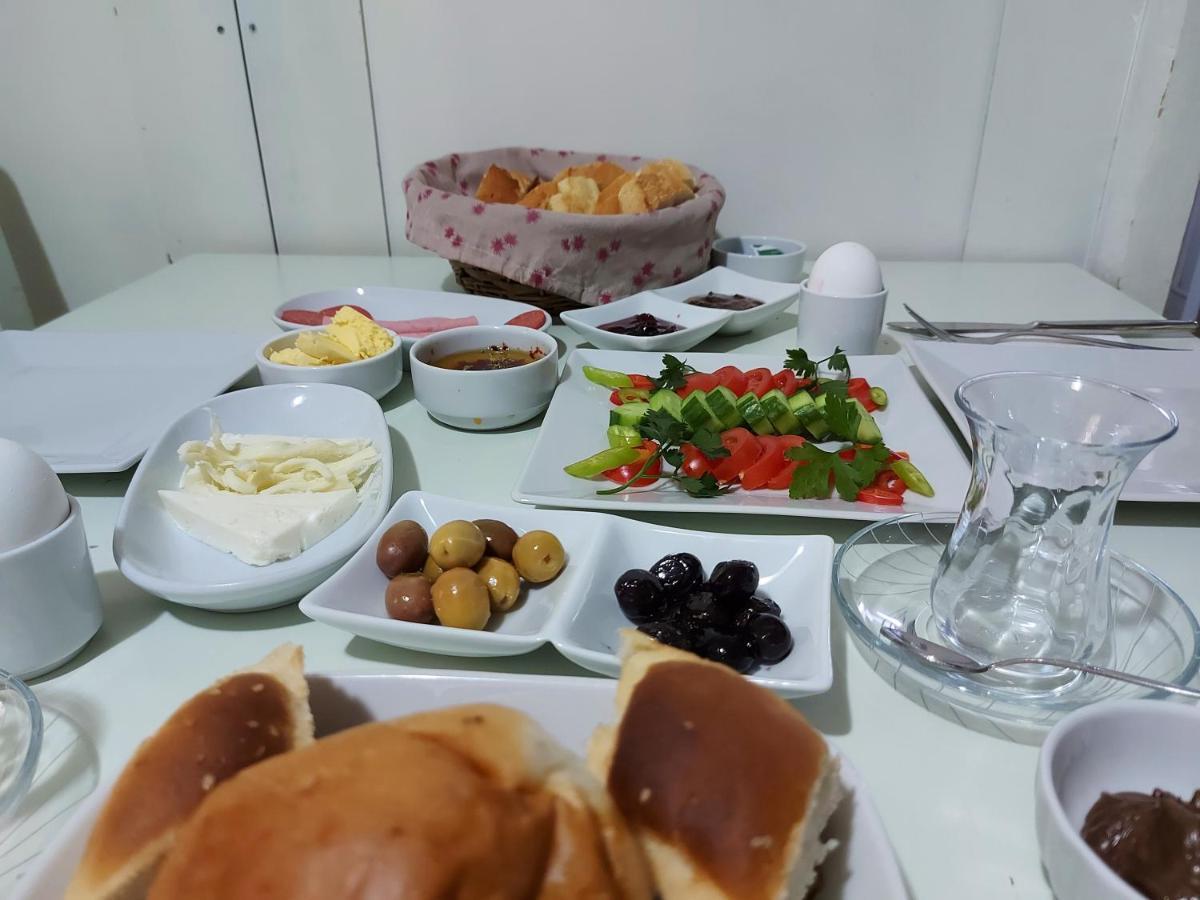 Celil Pansiyon Ayvalı Eksteriør bilde